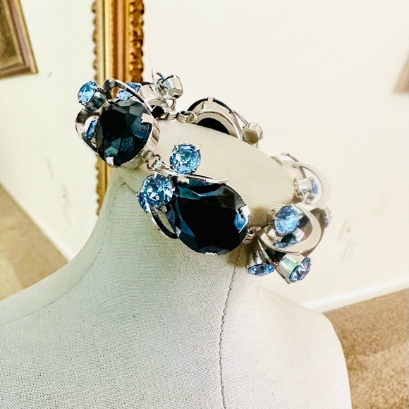 Vintage Blue Rhinestone Crystal Bracelet - Picture 3 of 17